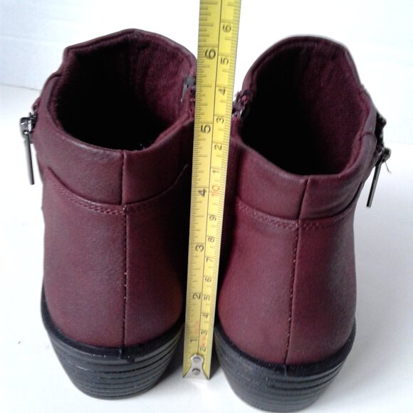 Women's Red Ankle Boot size 6M Faux Leather Easy Street - Picture 7 of 11